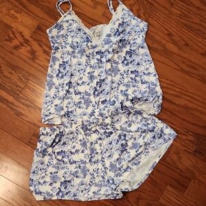 Laura Ashley Blue and White Floral Pajama Set With Matching Robe!